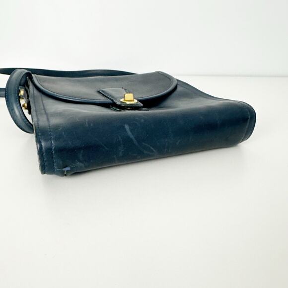 Coronado Leather Blue Leather Flap Messenger Crossbody Bag - Picture 5 of 11